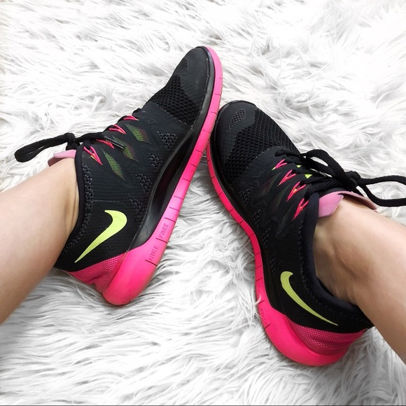 nike free run pink neon